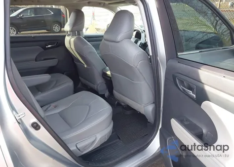 2021 Toyota Highlander Xle z USA, uszkodzony, nr VIN 5TDGZRBH9MS077285